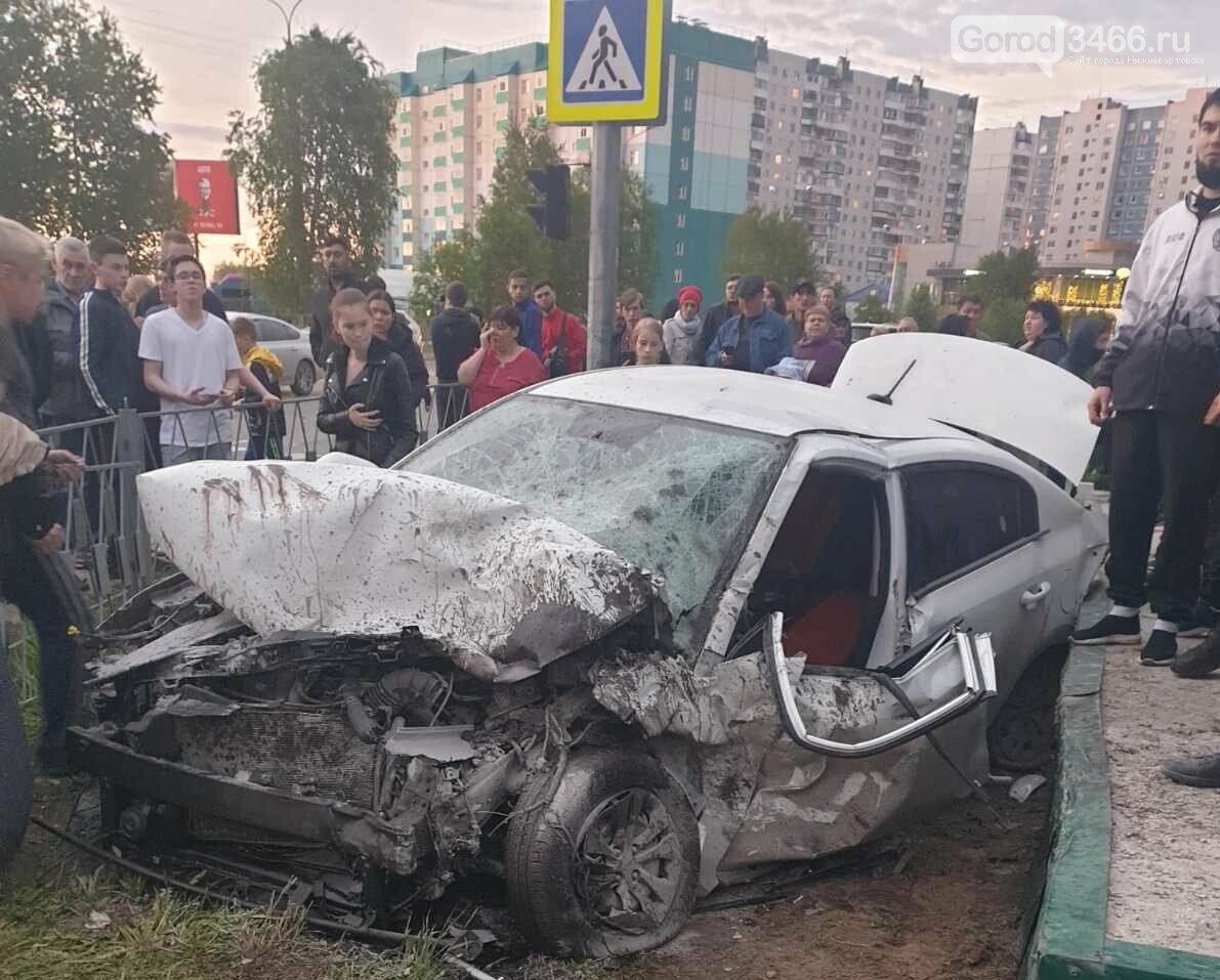 В ДТП в Нижневартовске погиб человек. Камеры сняли момент смертельной аварии