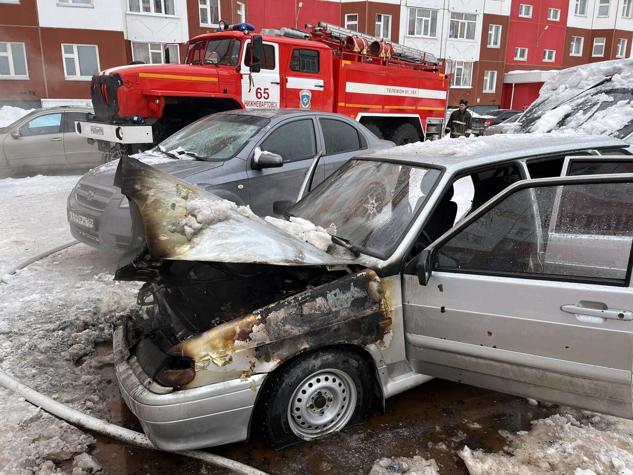 За сутки в Нижневартовске сгорело 2 автомобиля