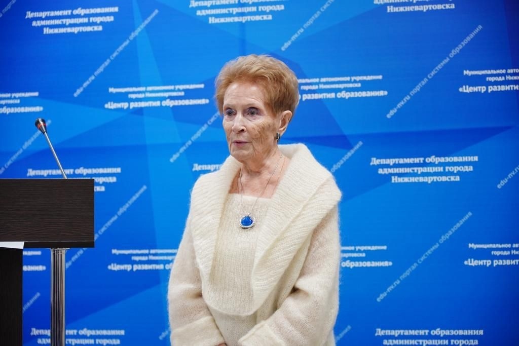 В Нижневартовске проводили на пенсию легендарного педагога и директора ...