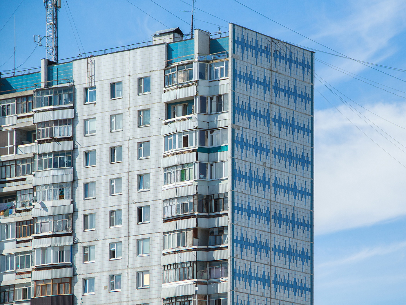 В Нижневартовске женщина упала с 12-го этажа