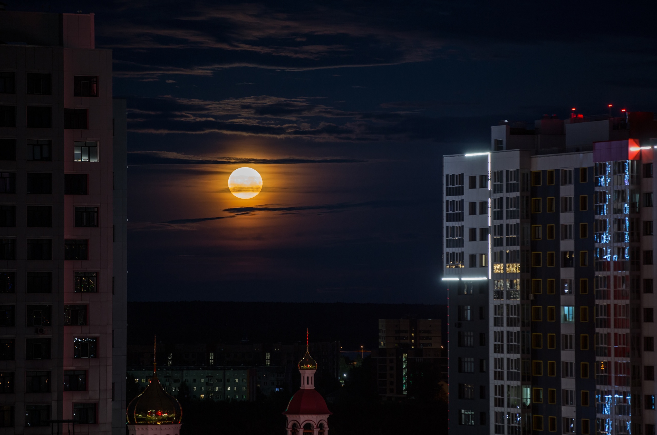 фото луны вечером