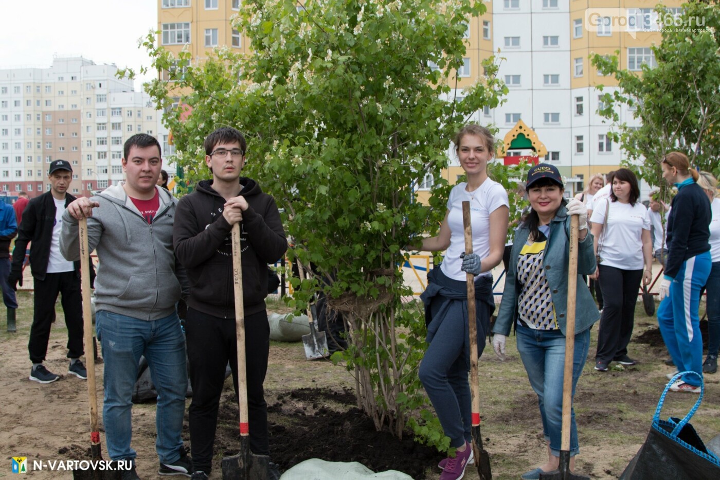 В новом микрорайоне Нижневартовска появился Калиновый сад