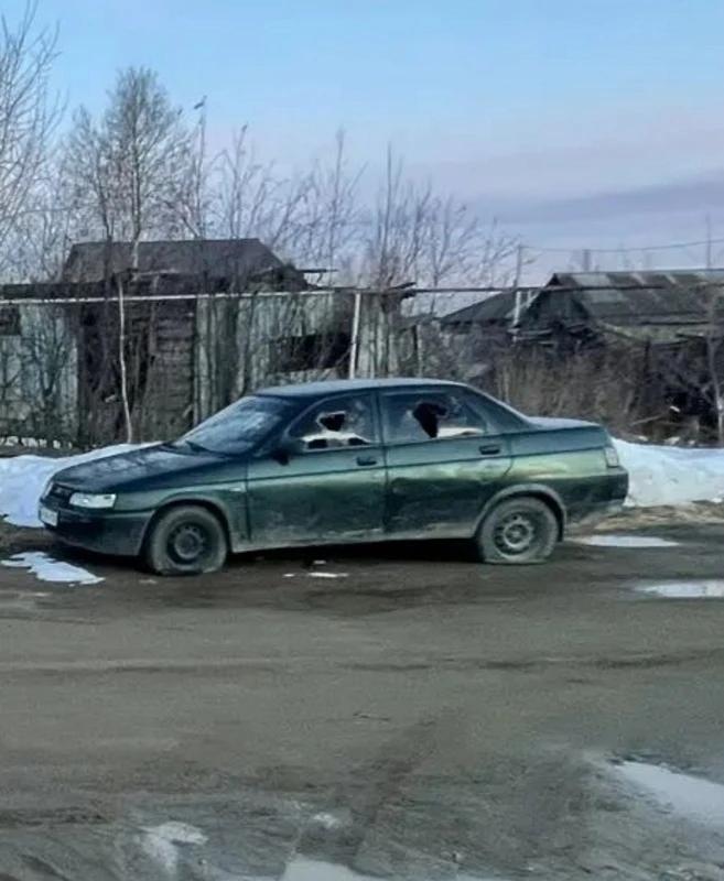 В ХМАО девочка-подросток из мести повредила ножом автомобиль своего парня