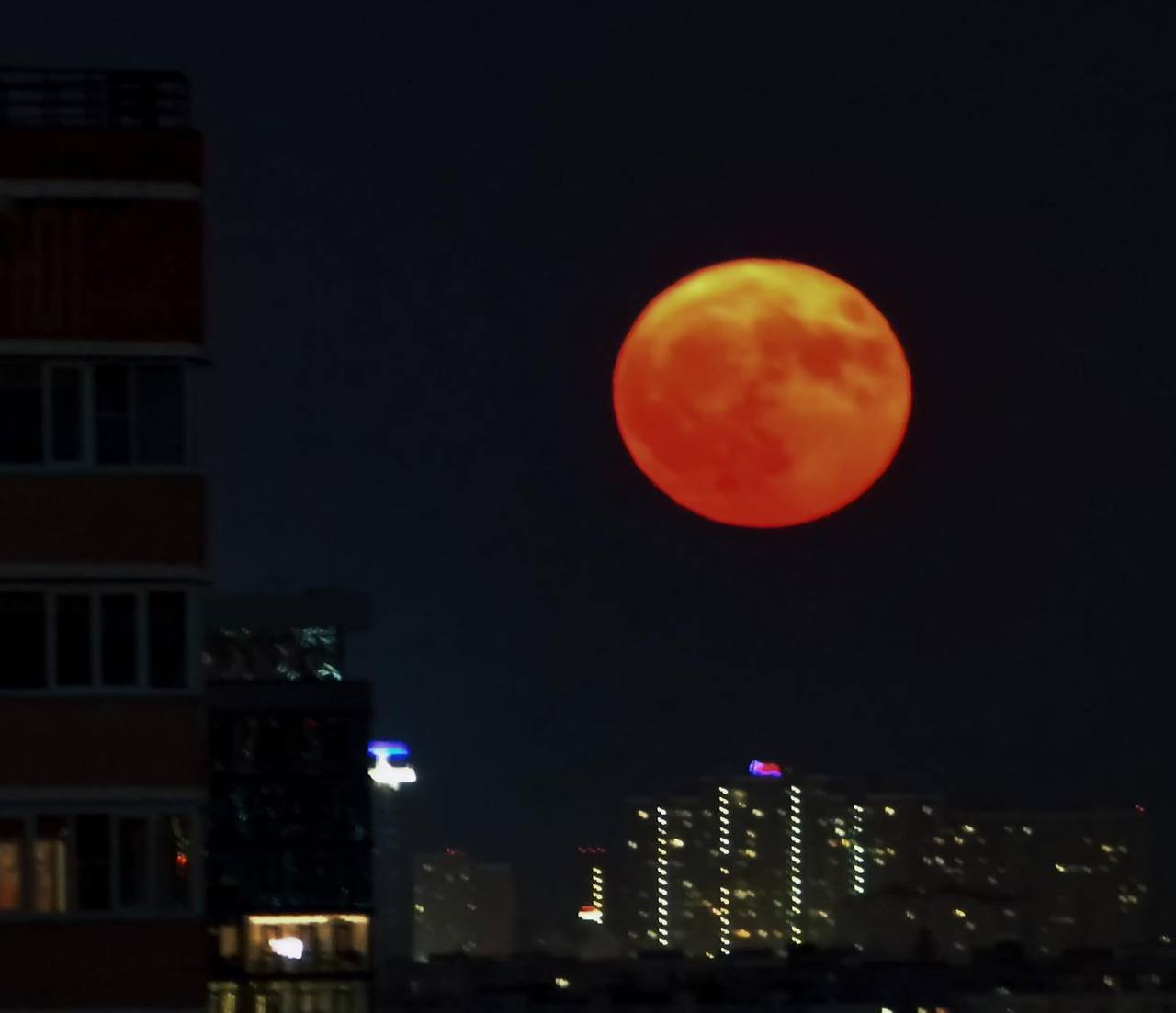 Югорчане делятся снимками «кровавой» луны | 04.07.2023 | Нижневартовск -  БезФормата