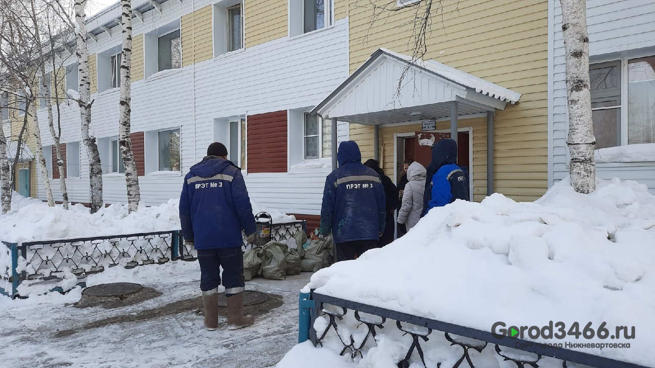 В Нижневартовске в жилом доме из-за порыва сетей обвалилась лестница в  подъезде | 21.02.2023 | Нижневартовск - БезФормата