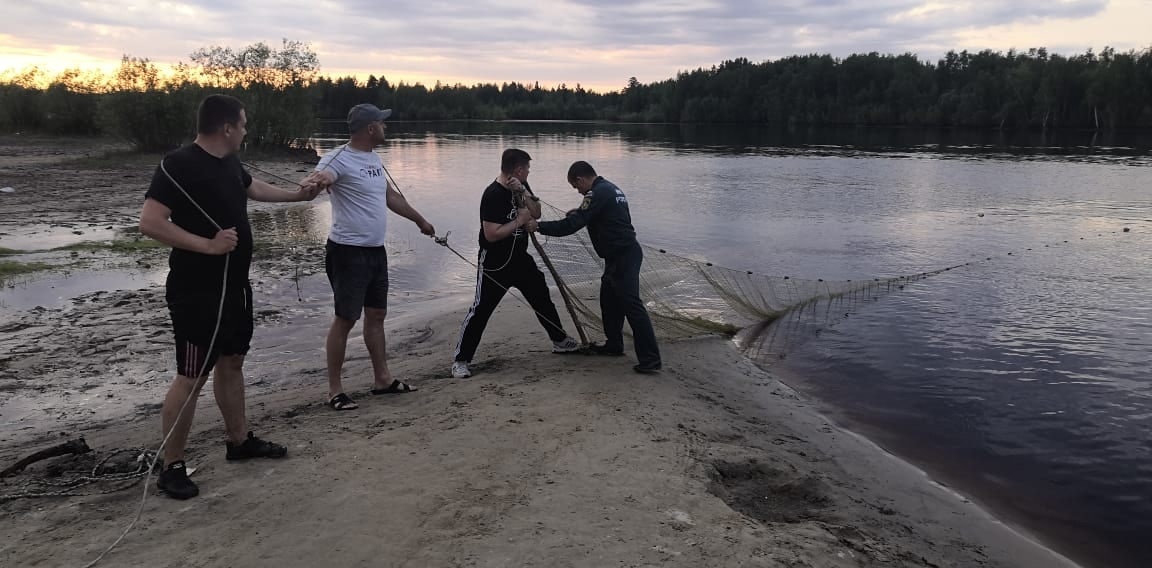 4 дня на воде. Купание в реке. Купаемся на речке. Человек у водоема.