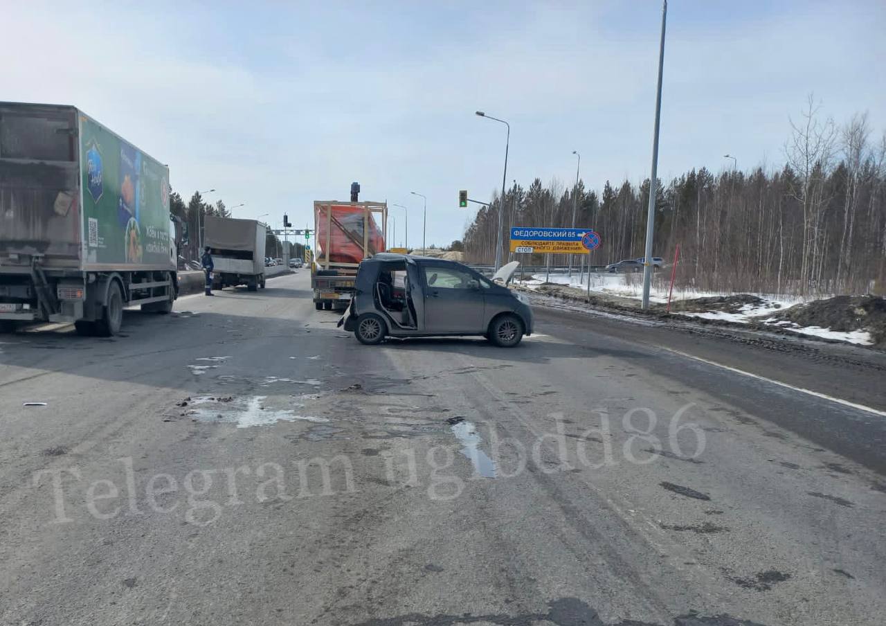 В Югре водитель грузовика спровоцировал массовое ДТП с пострадавшими |  21.04.2023 | Нижневартовск - БезФормата