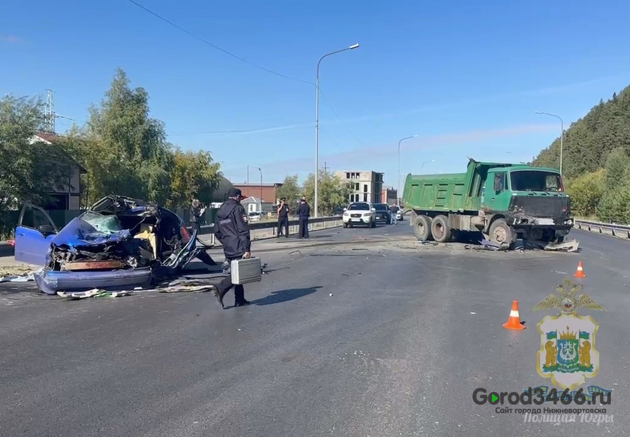 В Югре произошла смертельная авария с грузовиком