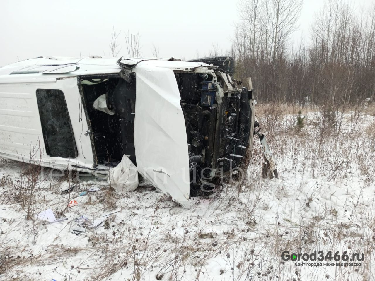 На трассе в ХМАО в ДТП перевернулась машина с детьми