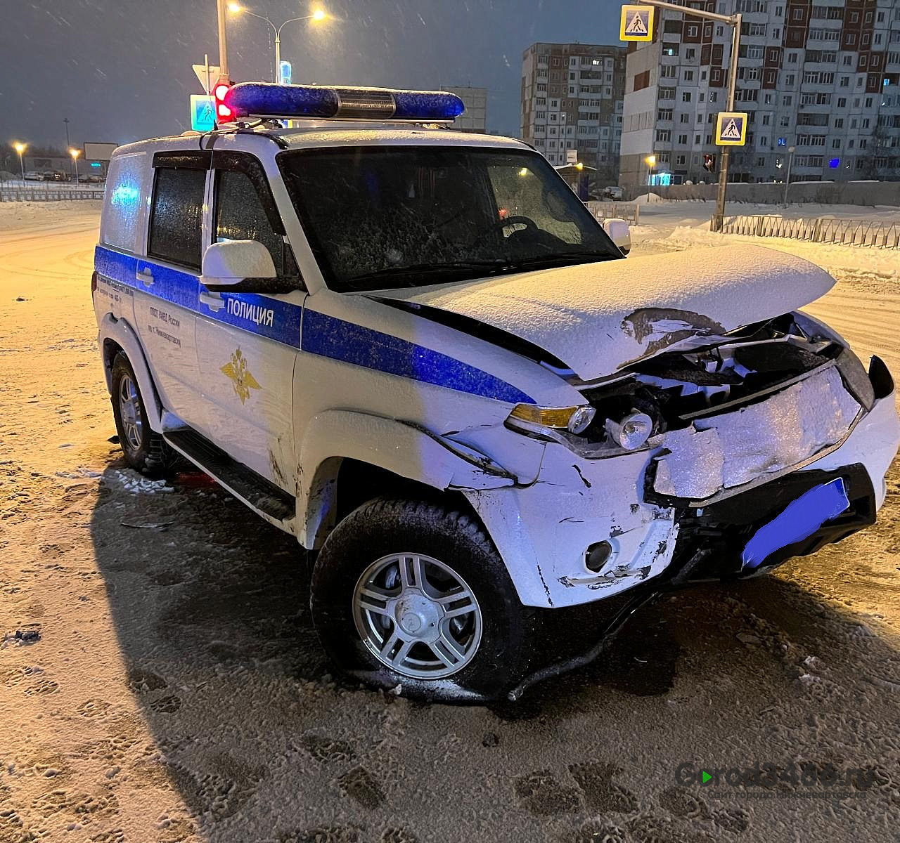 В Нижневартовске водитель врезался в полицейскую машину | 26.12.2022 |  Нижневартовск - БезФормата