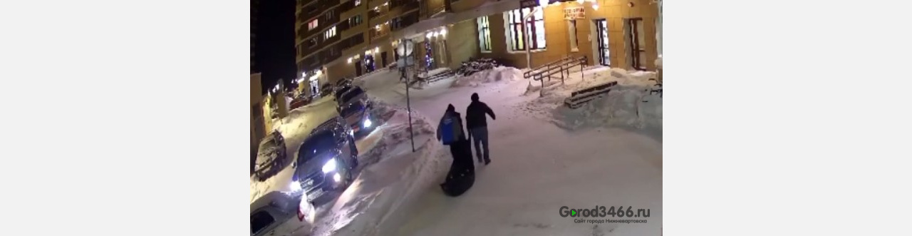 В Югре семья умершего, тело которого протащили в мешке по двору, прокомментировала скандал